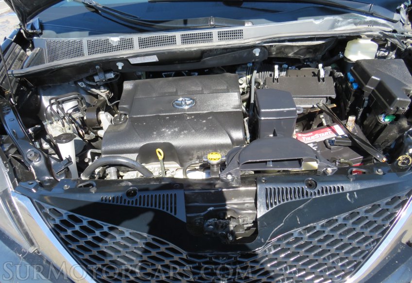 2014 Toyota Sienna - Image 58