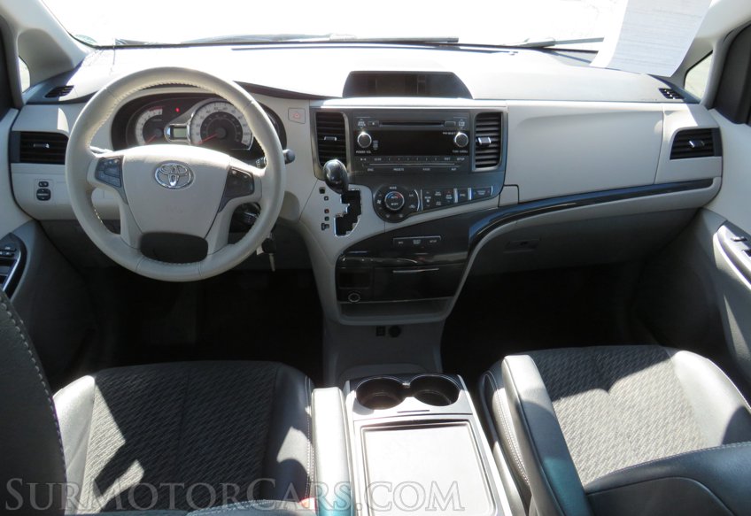 2014 Toyota Sienna - Image 25
