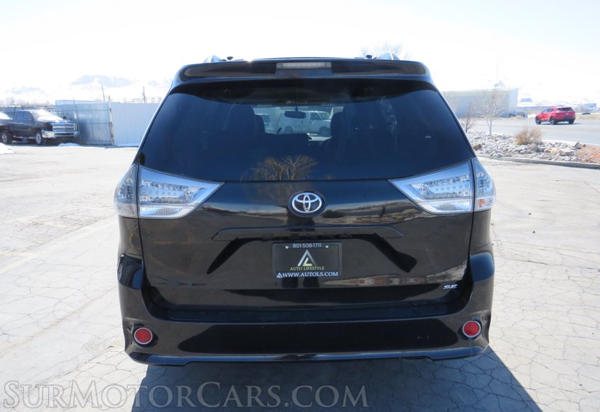 2014 Toyota Sienna - Image 12