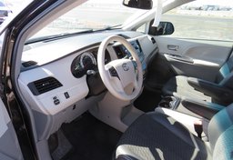 2014 Toyota Sienna - Image 24