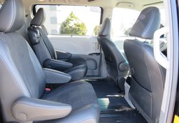 2014 Toyota Sienna - Image 28