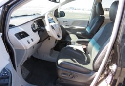 2014 Toyota Sienna - Image 27