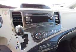 2014 Toyota Sienna - Image 45