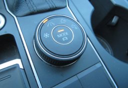 2018 Volkswagen Atlas - Image 40