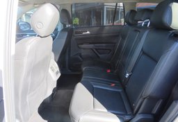 2018 Volkswagen Atlas - Image 30