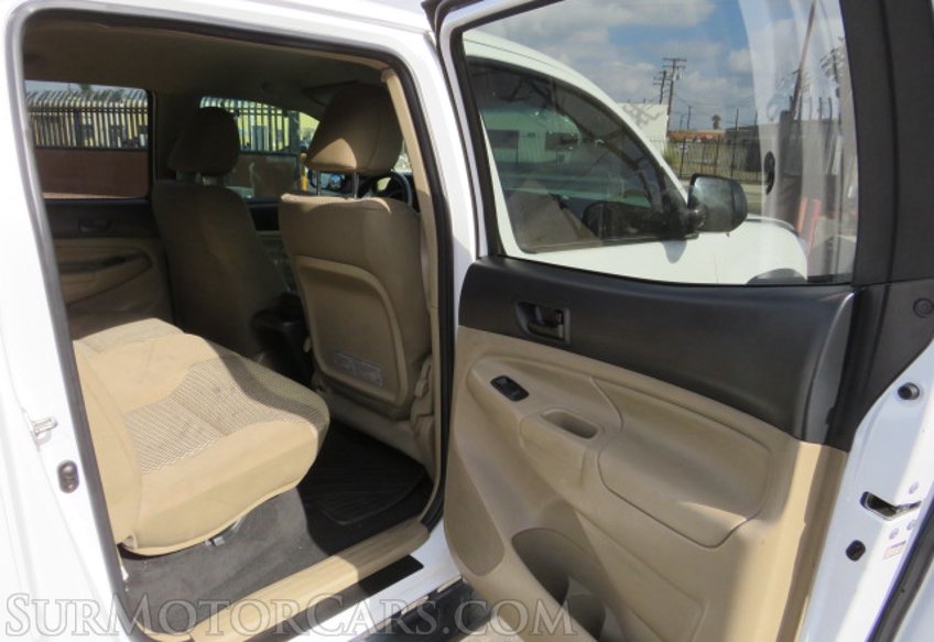 2015 Toyota Tacoma - Image 19