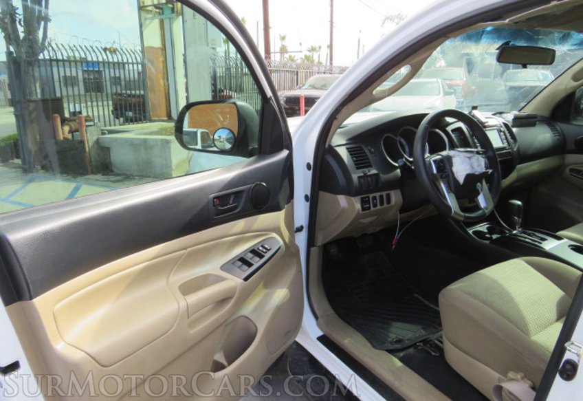 2015 Toyota Tacoma - Image 16