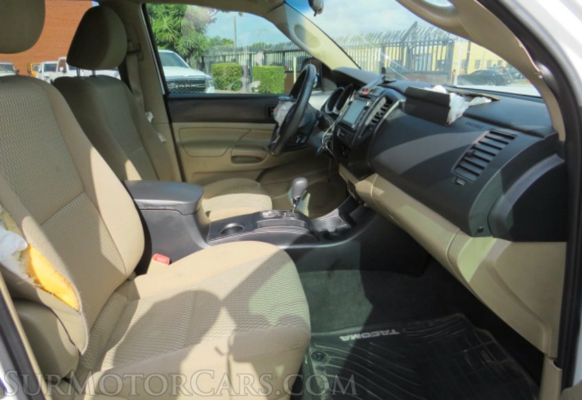 2015 Toyota Tacoma - Image 21