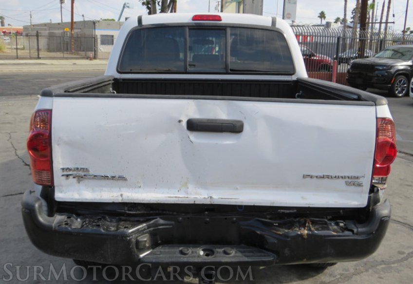 2015 Toyota Tacoma - Image 12