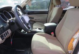 2015 Toyota Tacoma - Image 20