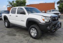 2015 Toyota Tacoma - Image 2