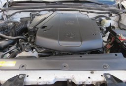 2015 Toyota Tacoma - Image 40