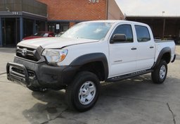 2015 Toyota Tacoma - Image 4