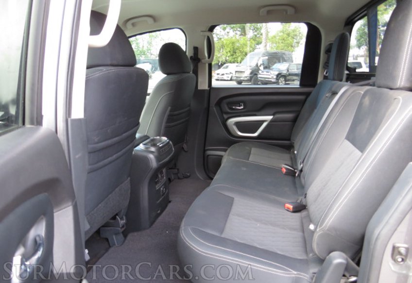 2018 Nissan Titan - Image 32