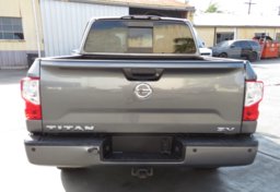 2018 Nissan Titan - Image 10