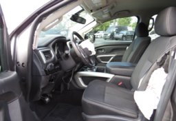 2018 Nissan Titan - Image 28