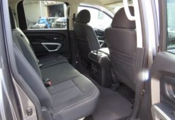 2018 Nissan Titan - Image 33