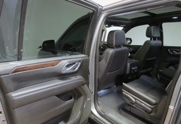 2021 Chevrolet Suburban - Image 32