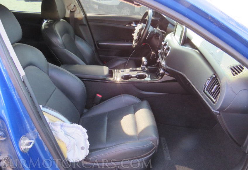 2019 Kia Stinger - Image 26