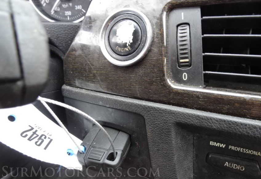 2013 BMW 3 Series - Image 30