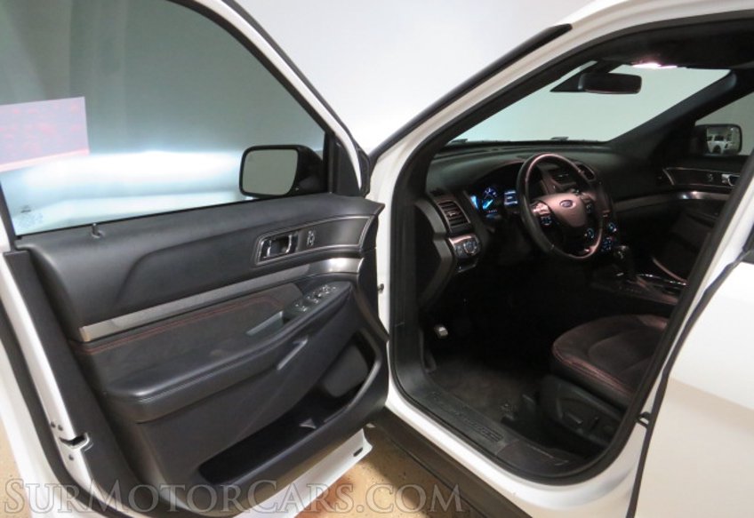 2019 Ford Explorer - Image 26