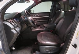 2019 Ford Explorer - Image 40