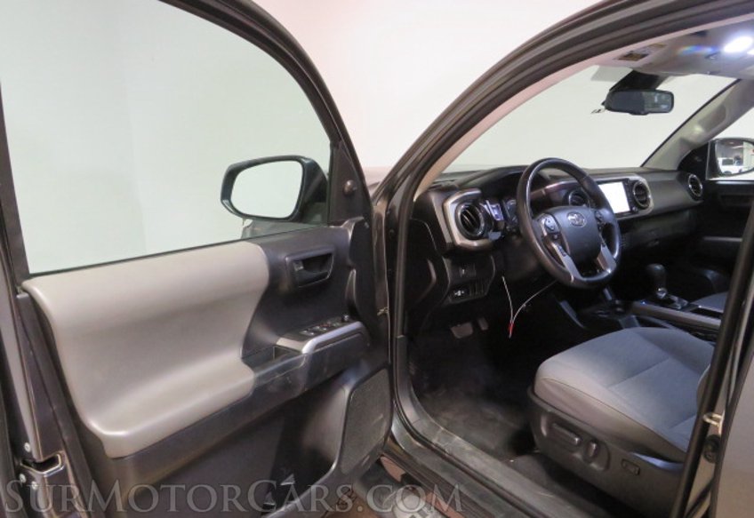 2020 Toyota Tacoma - Image 22