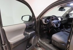 2020 Toyota Tacoma - Image 22