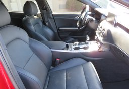 2019 Kia Stinger - Image 28