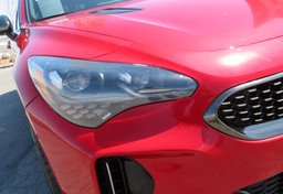2019 Kia Stinger - Image 17