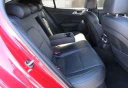 2019 Kia Stinger - Image 30