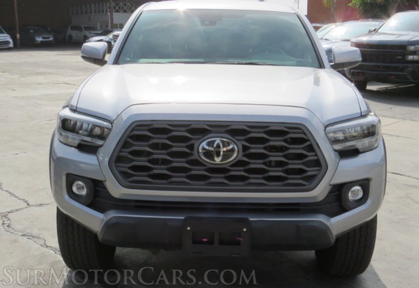 2020 Toyota Tacoma 4WD - Image 11