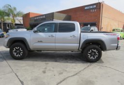 2020 Toyota Tacoma 4WD - Image 5