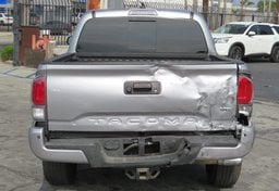 2020 Toyota Tacoma 4WD - Image 12