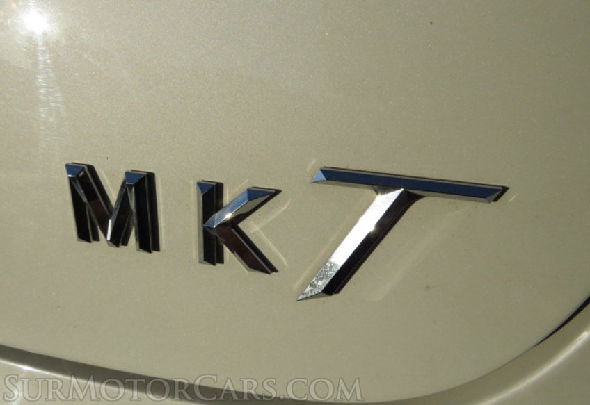 2019 Lincoln MKT - Image 18