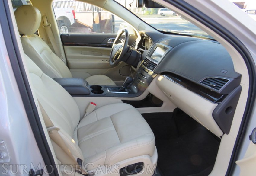 2019 Lincoln MKT - Image 24