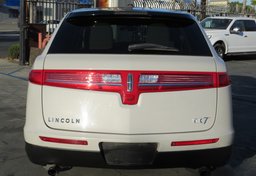 2019 Lincoln MKT - Image 12