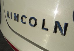 2019 Lincoln MKT - Image 17