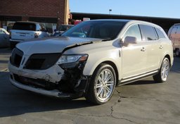 2019 Lincoln MKT - Image 4