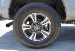 2018 Toyota Tacoma - Image 21
