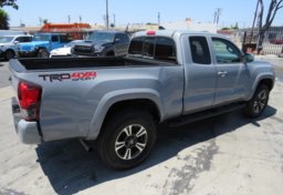 2018 Toyota Tacoma - Image 9