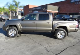 2010 Toyota Tacoma - Image 9