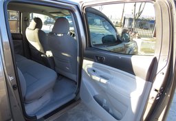 2010 Toyota Tacoma - Image 29