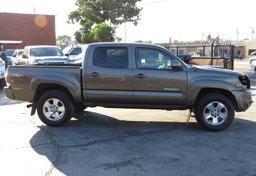2010 Toyota Tacoma - Image 10