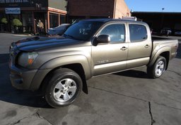 2010 Toyota Tacoma - Image 3