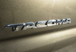 2010 Toyota Tacoma - Image 16