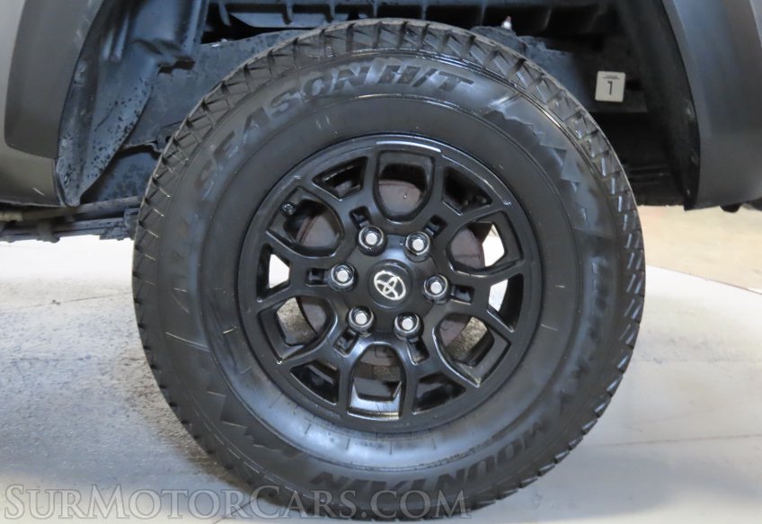 2020 Toyota Tacoma - Image 19