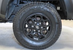 2020 Toyota Tacoma - Image 19