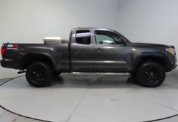 2020 Toyota Tacoma - Image 5