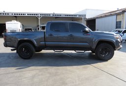 2018 Toyota Tacoma - Image 5